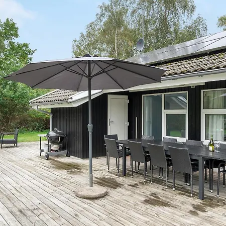 Lovely In With Kitchen Feriehus